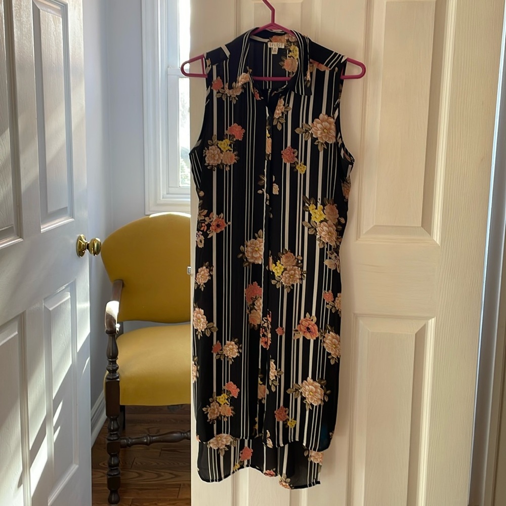 Long sheer sleeveless top (M)